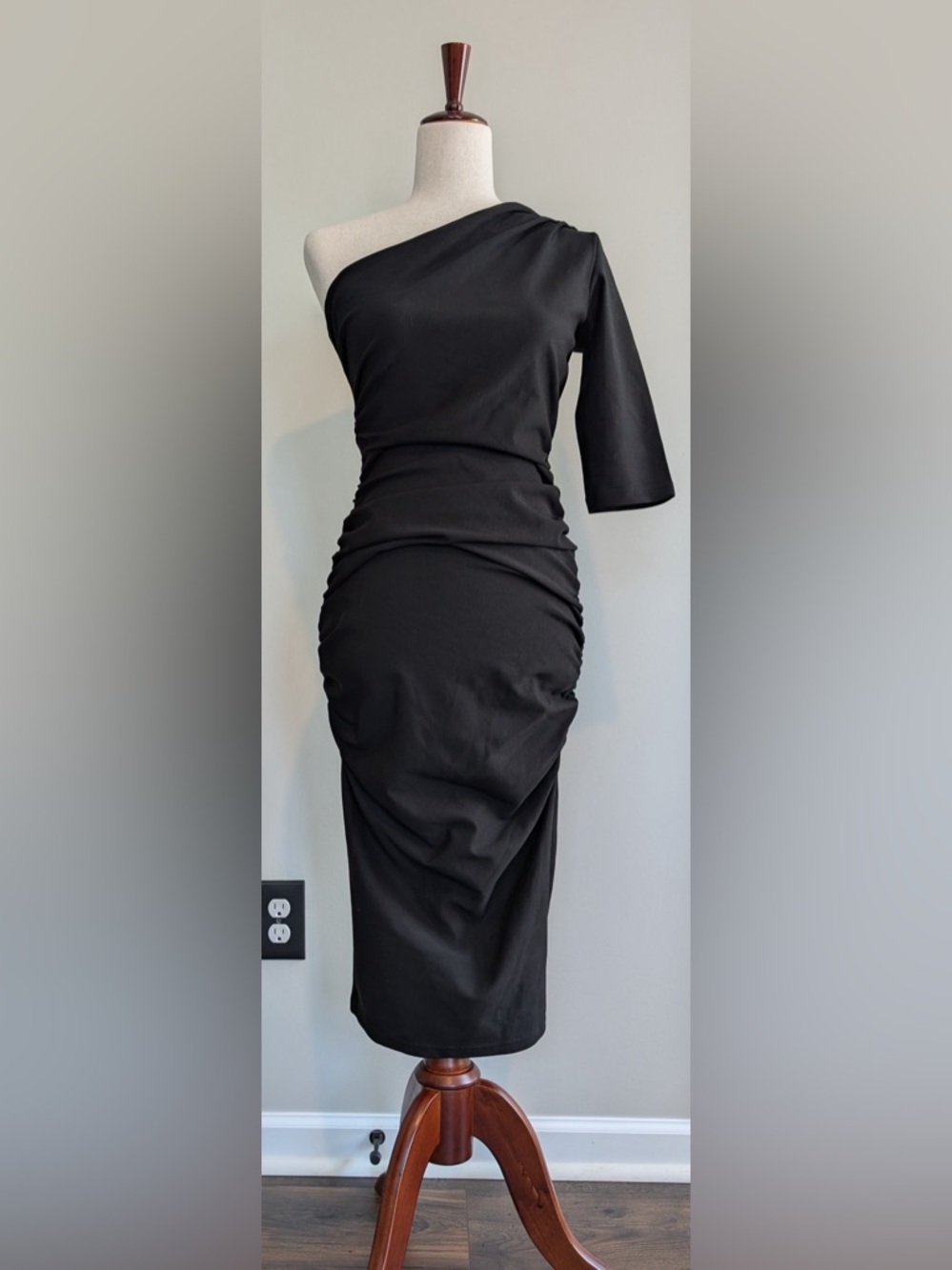 ALIEVA Women’s Dolly Elegant Bodycon One-Sleeve Midi Dress Black NWT Size Medium